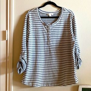 2XL White & Black striped 3/4 length sleeve top!